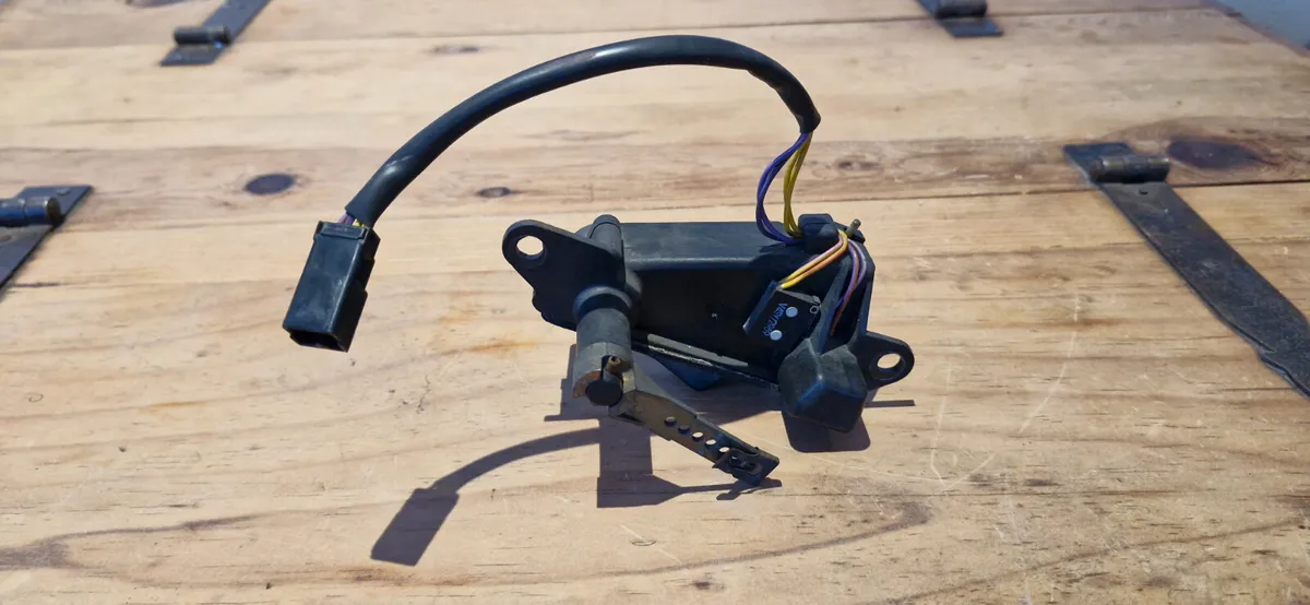 Jaguar XJ40 Boot Lock - Image 3