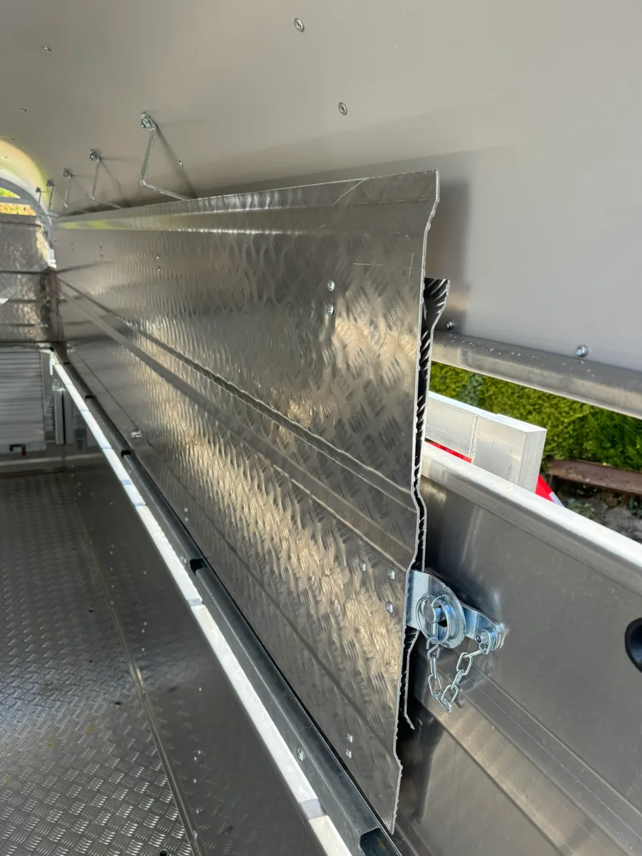 Nugent livestock trailer - Image 3