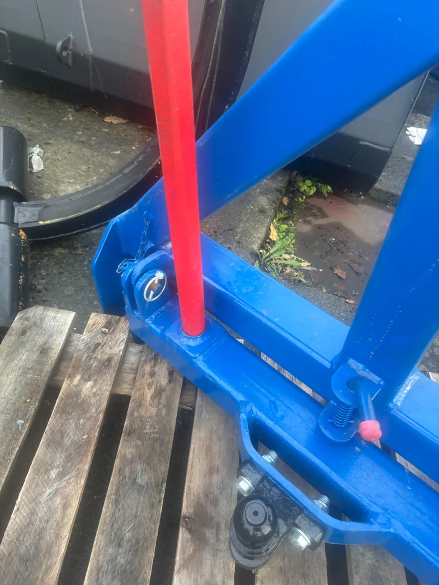 folding bale spike the ball hitch - Image 3