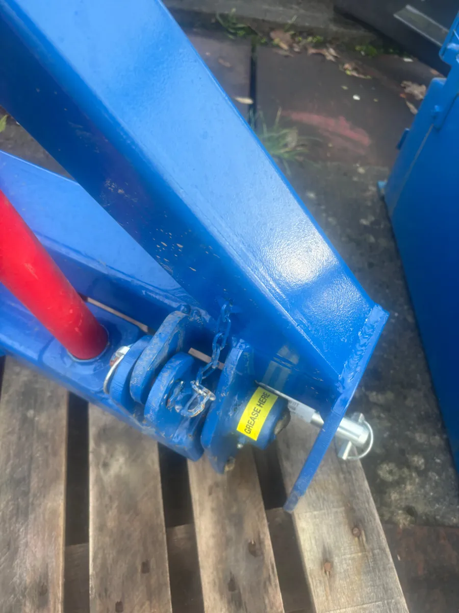 folding bale spike the ball hitch - Image 4