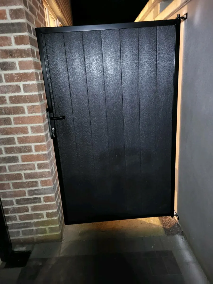 Side gates - Image 2