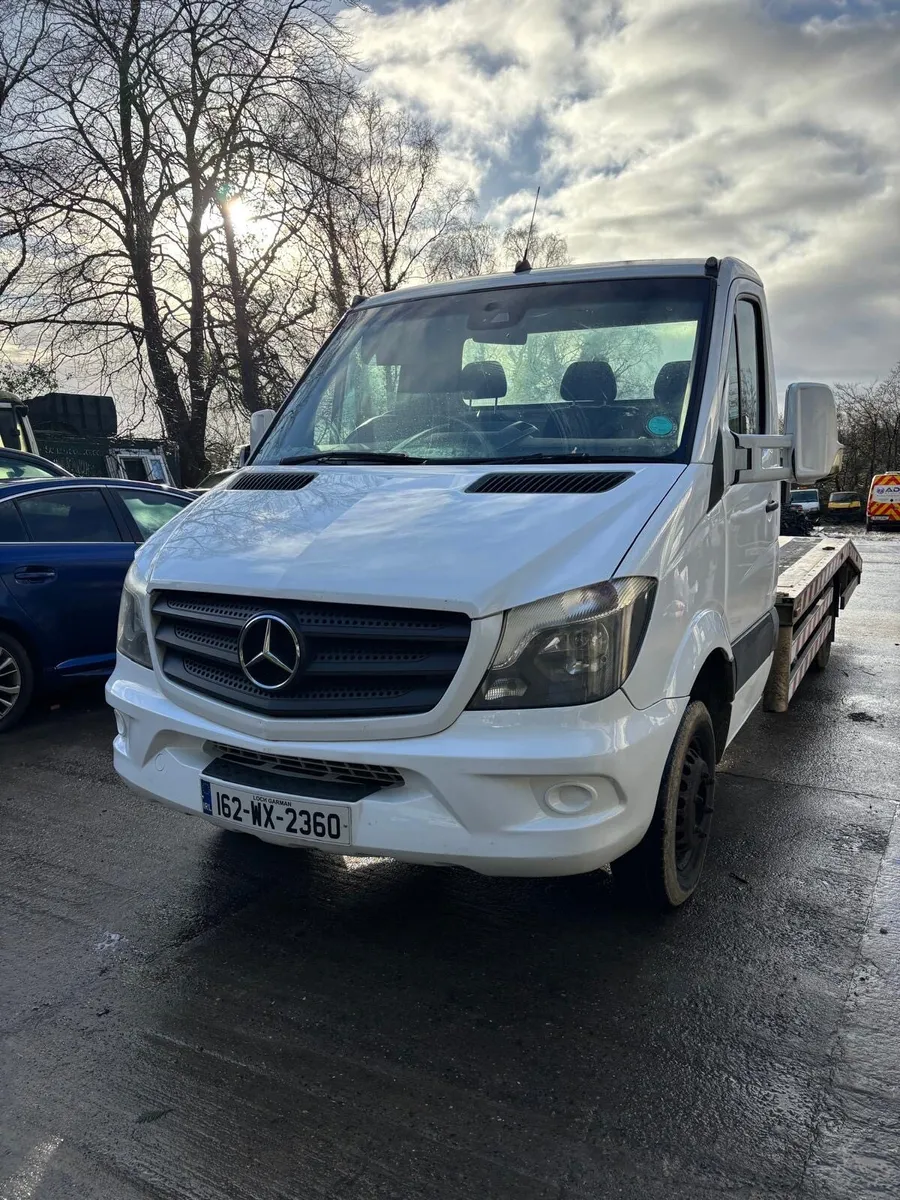 Mercedes Recovery Truck - Image 2