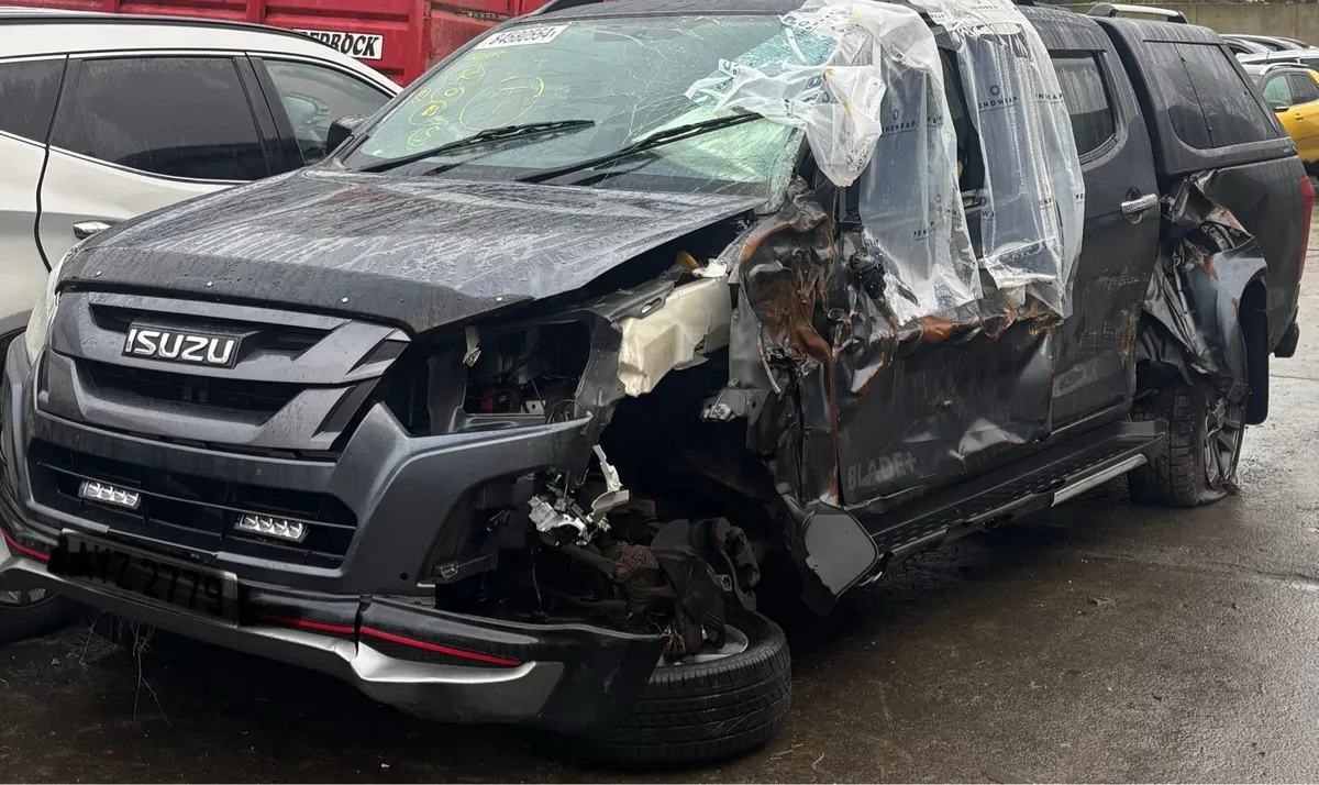 For breaking Isuzu - Image 1