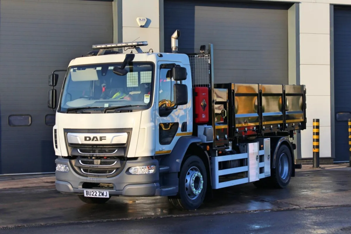 2022 DAF LF 260 18-TON 3-WAY TIPPER - Image 3