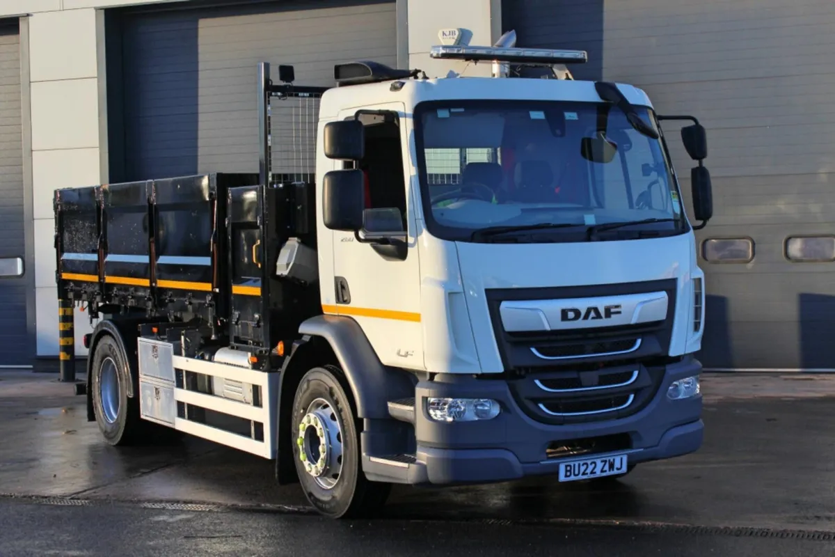 2022 DAF LF 260 18-TON 3-WAY TIPPER - Image 1