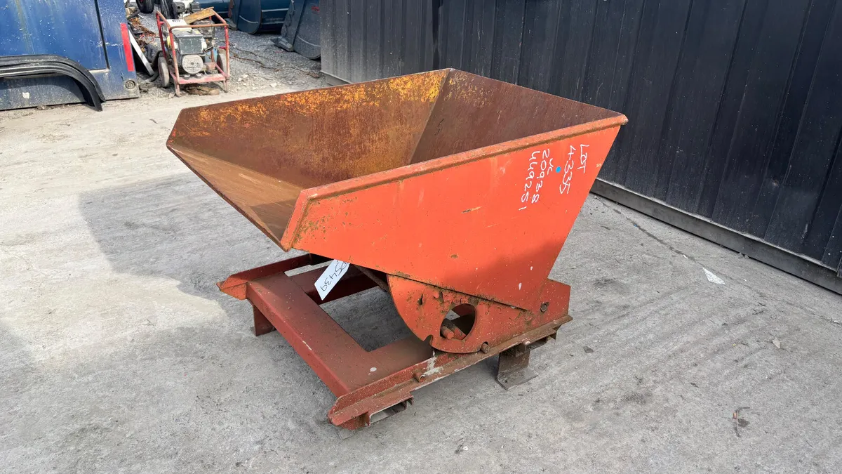 Tipping Skip - Image 3