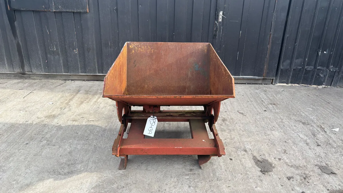 Tipping Skip - Image 2