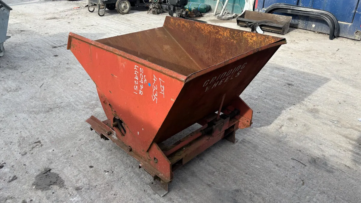 Tipping Skip - Image 4