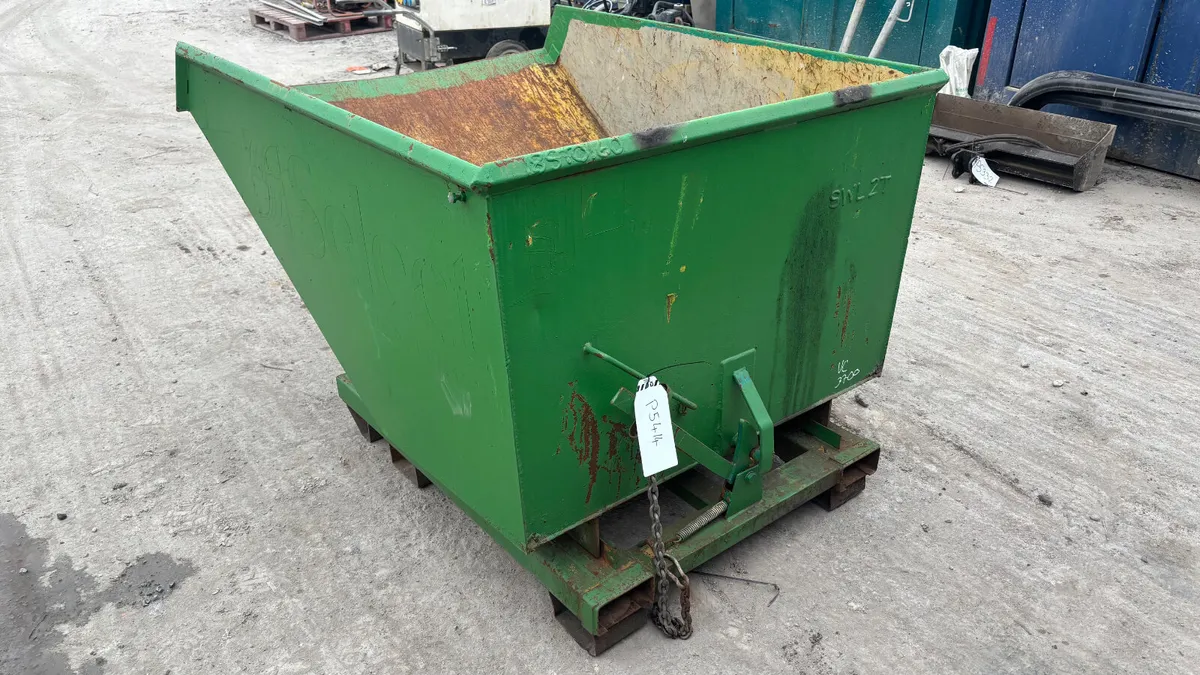 Tipping Skip - Image 4