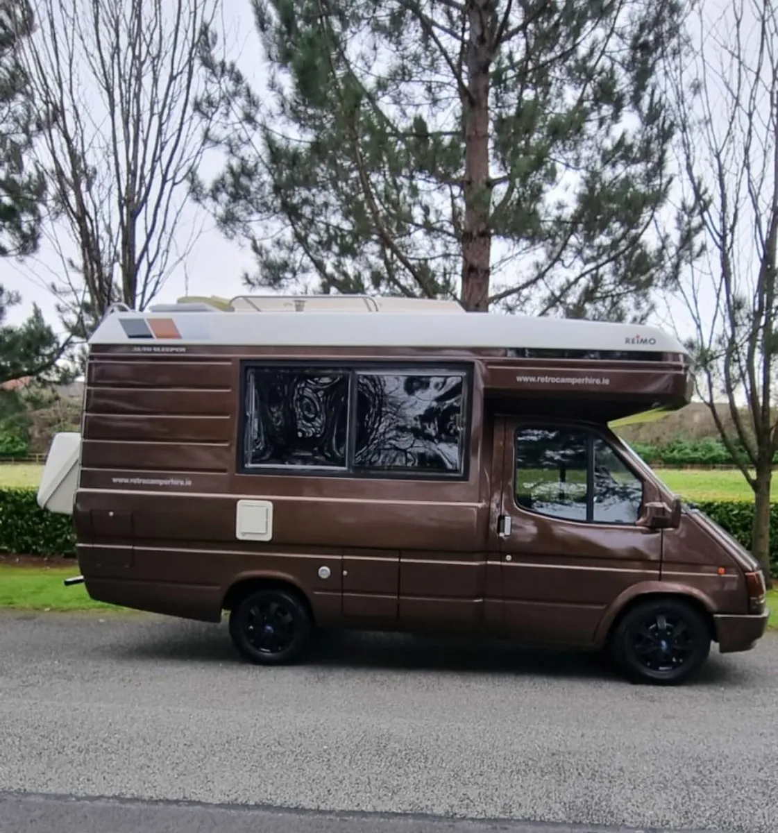 Camper van Ford Transit Restored Vintage - Image 2