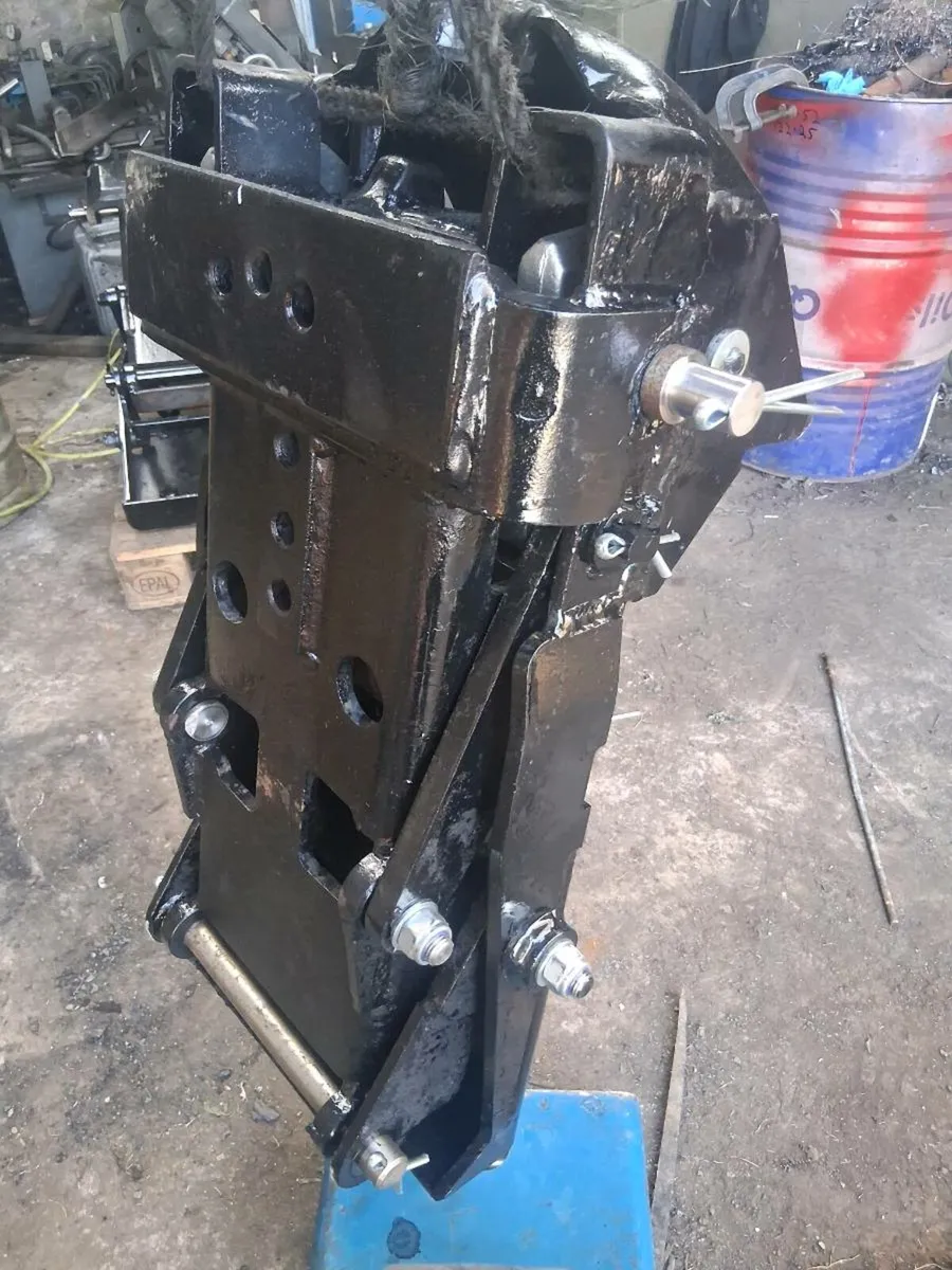 New Holland Hitch - Image 1