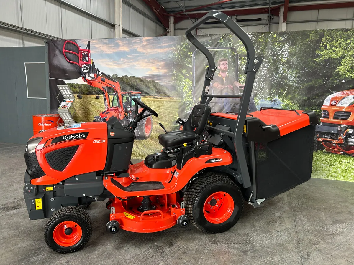 Kubota G231 Low Dump Lawnmower - Image 3