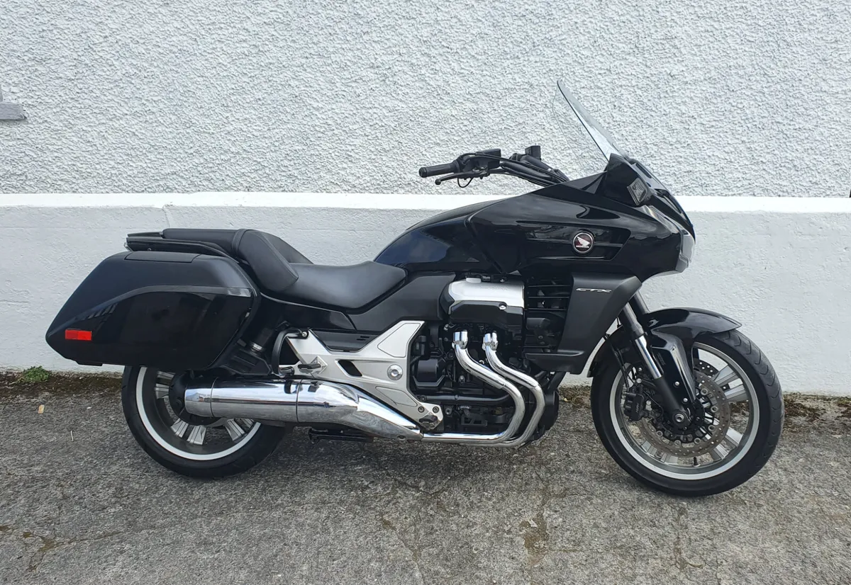 CTX 1300 @ Doyle's Athlone - Image 1