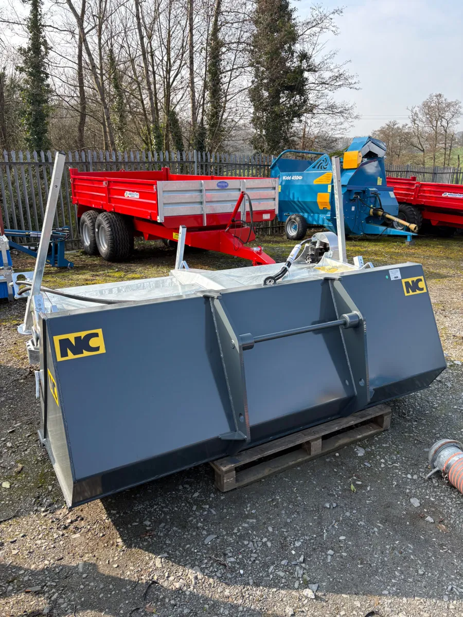 NC Bucket & Brush - Image 1