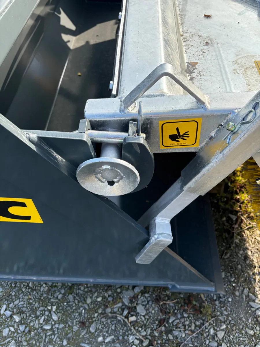 NC Bucket & Brush - Image 4