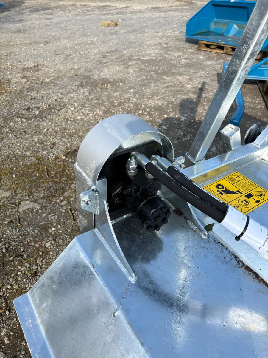 NC Bucket & Brush - Image 3