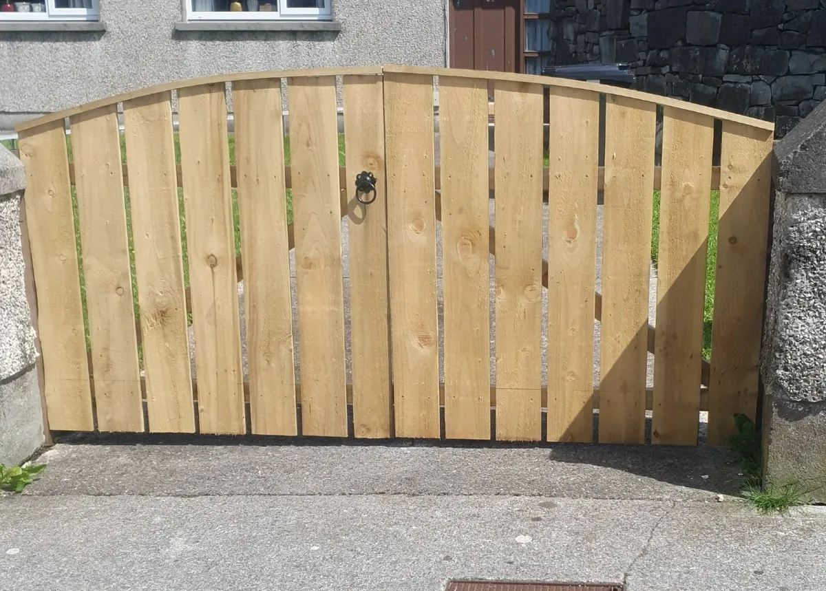 Wooden gates & Fencing - Image 2