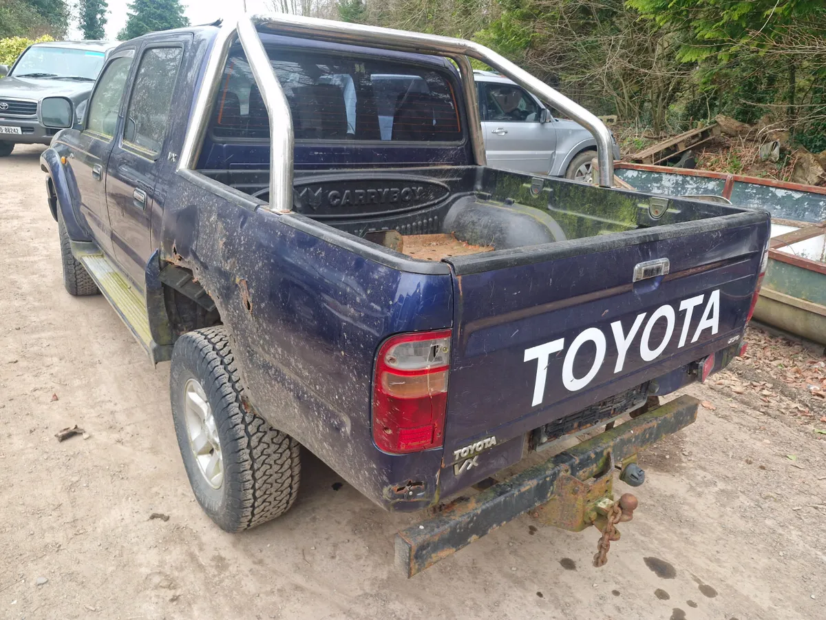 Toyota hilux 2002 breaking for parts - Image 2