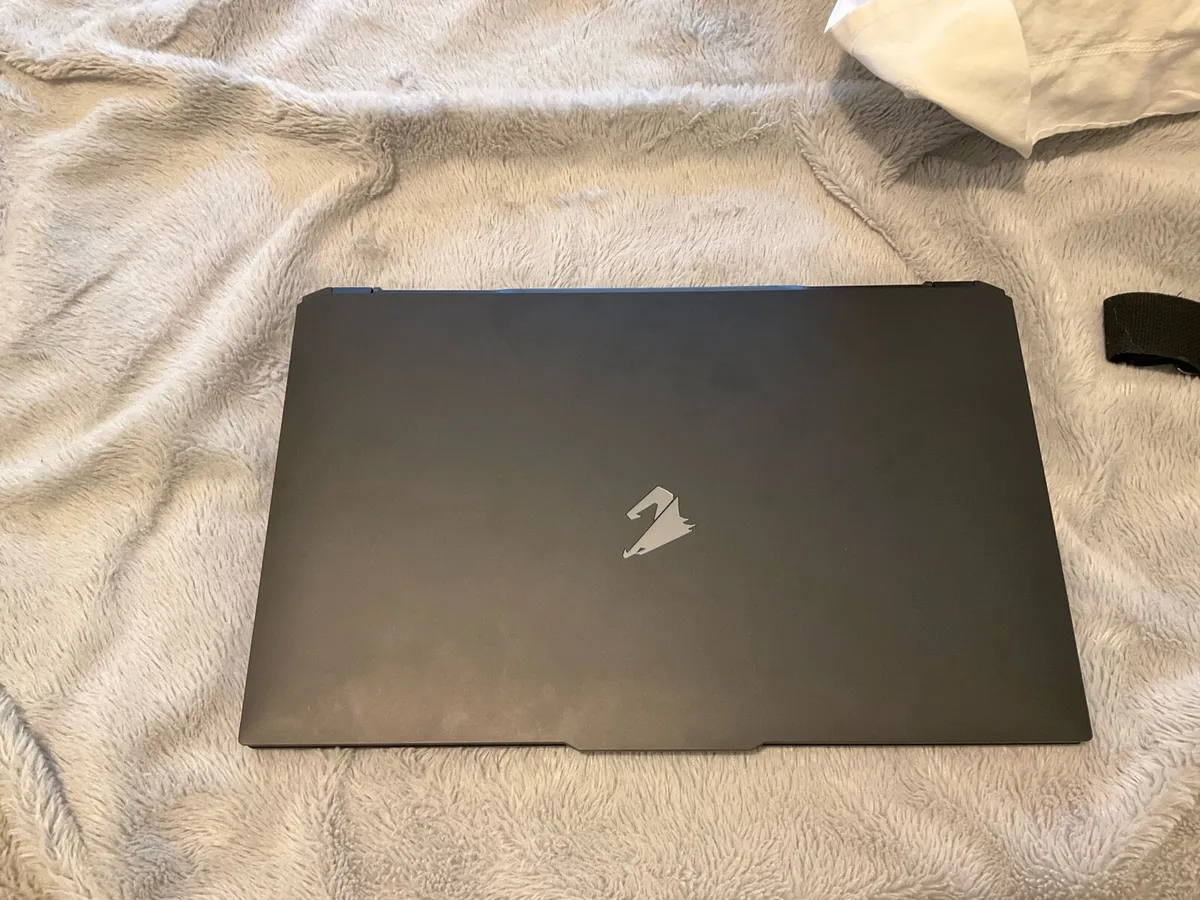 Aorus 17h  i7 13700+ 4080 - Image 3