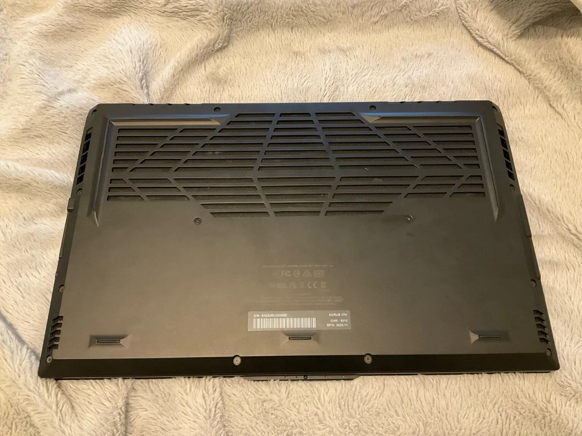 Aorus 17h  i7 13700+ 4080 - Image 4