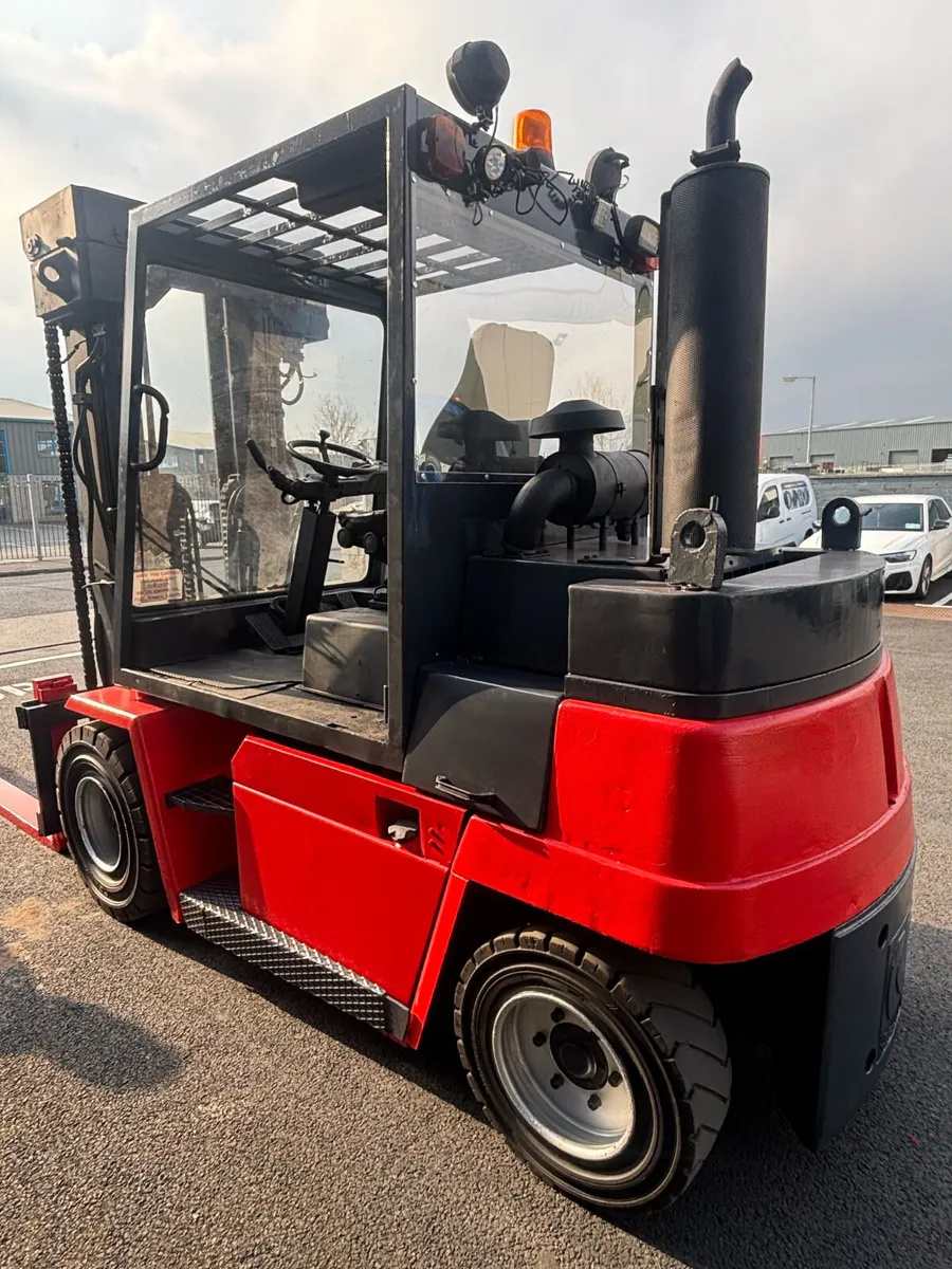 For Sale: 5.5 Ton Kalmar Forklift - Image 4