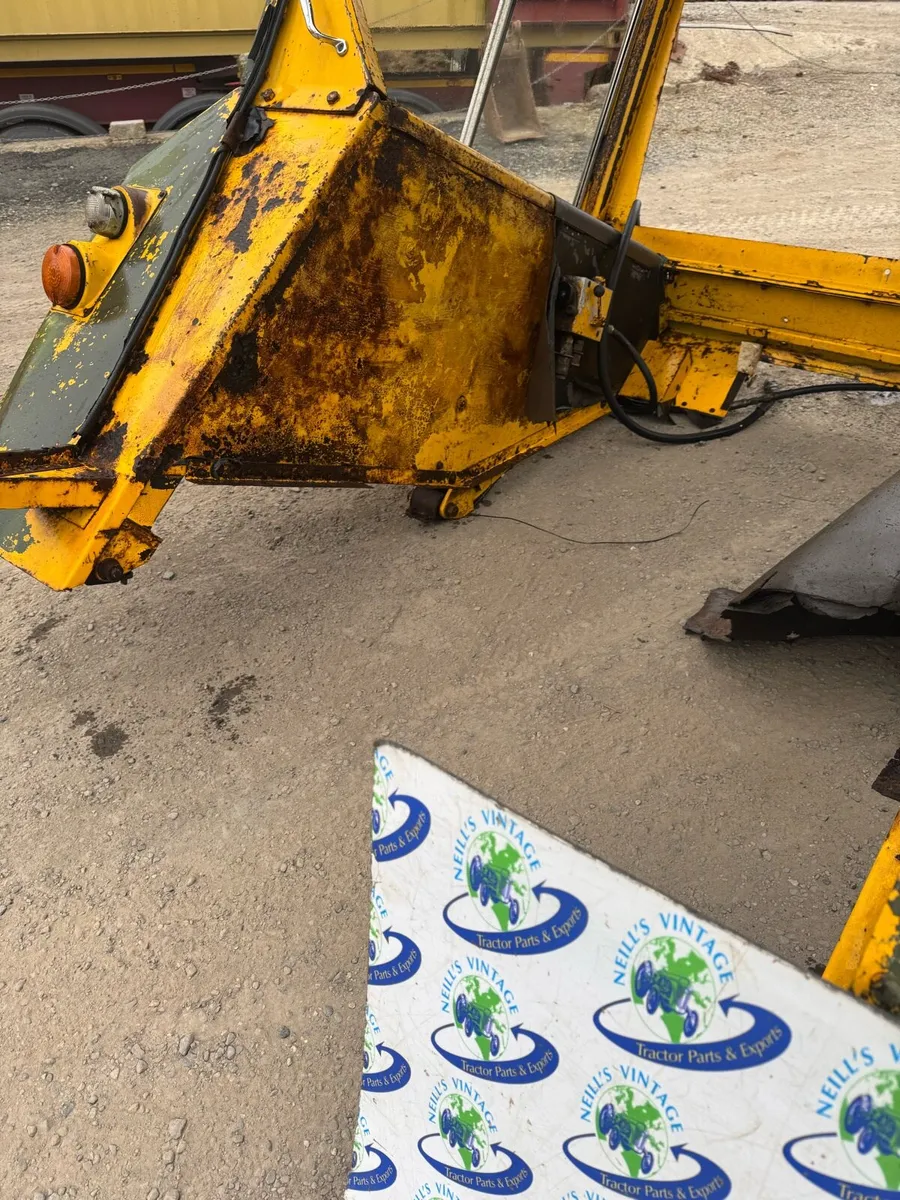 Massey Ferguson 50B Industrial Tractor Cab - Image 4