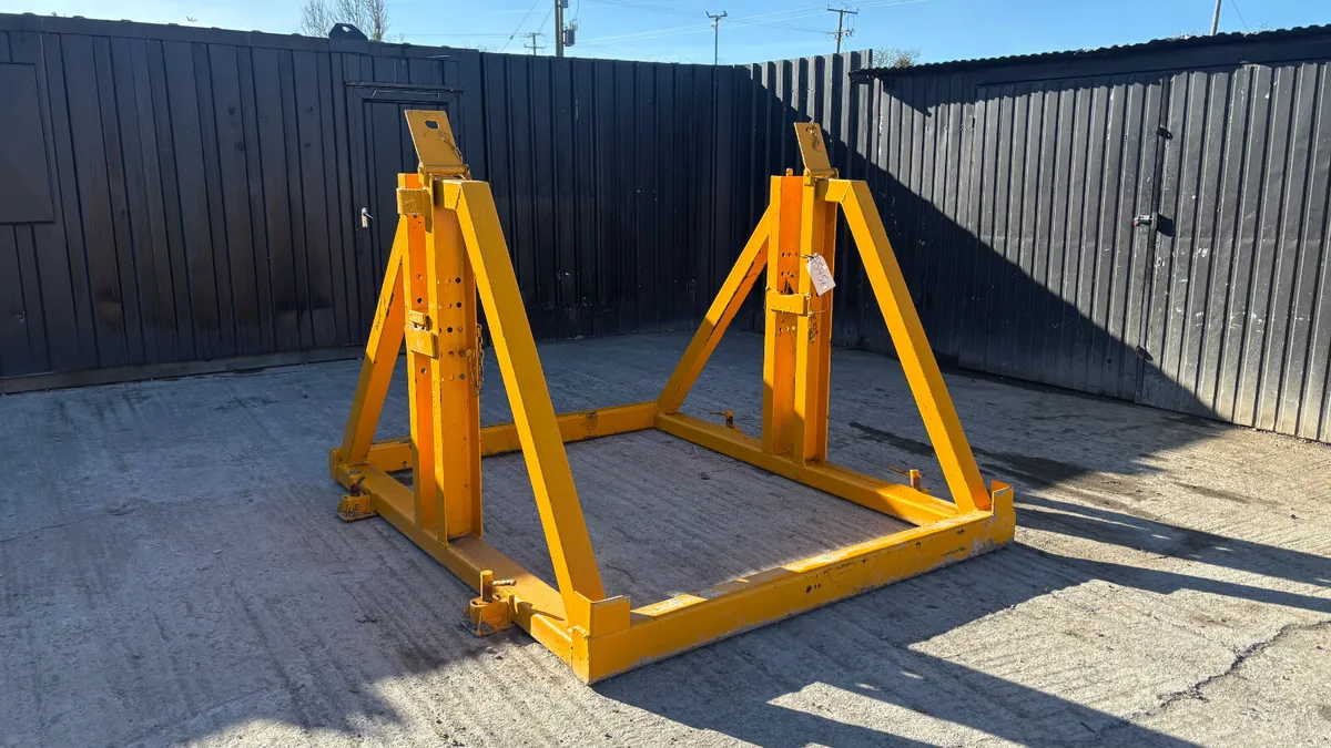 Cable Reel Stand - Image 1