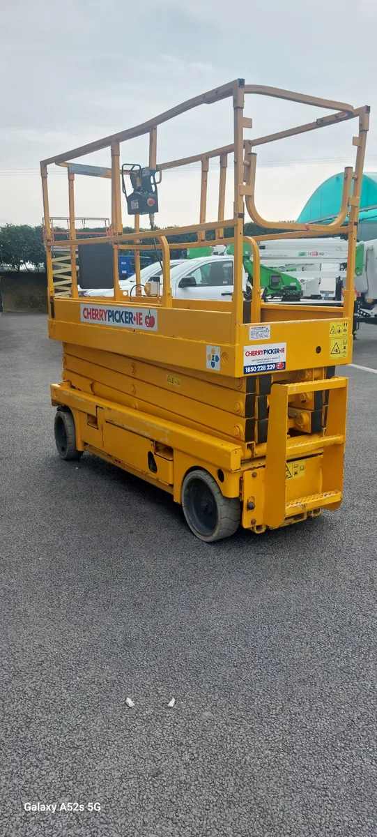 Haulotte Compact 10 Scissor Lift (2016) - Image 2