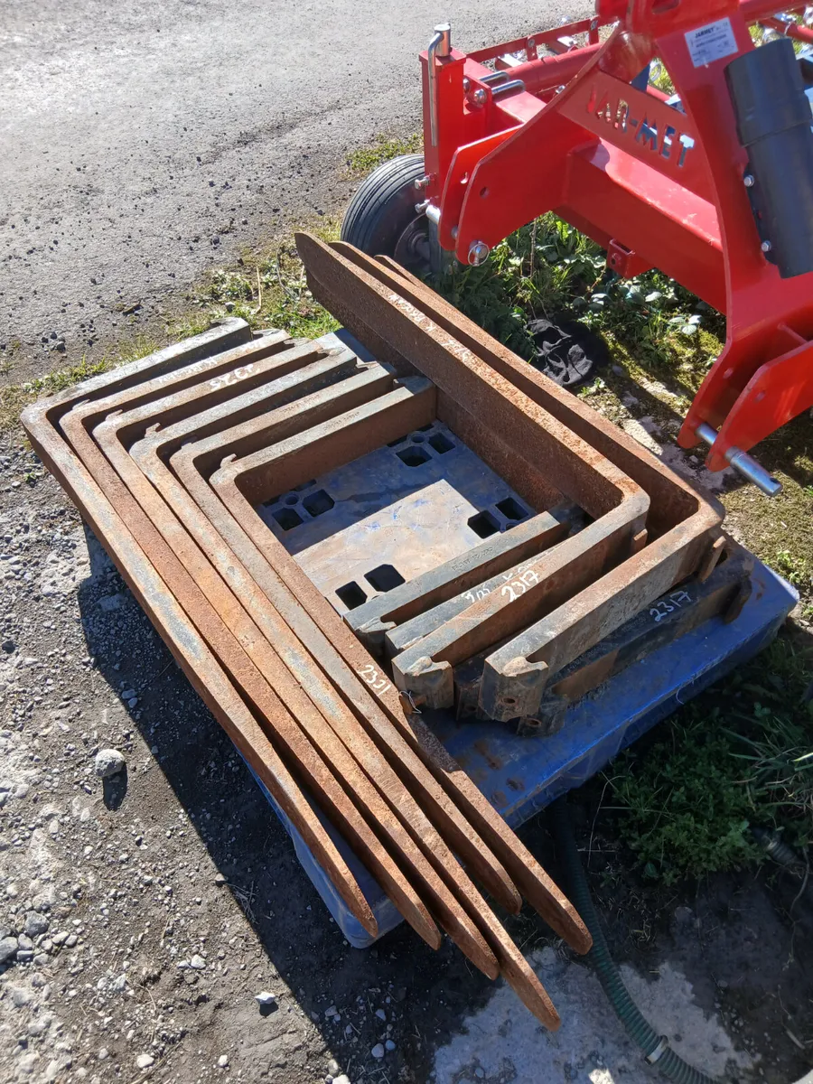 Forklift pallet tines for sale - Image 1