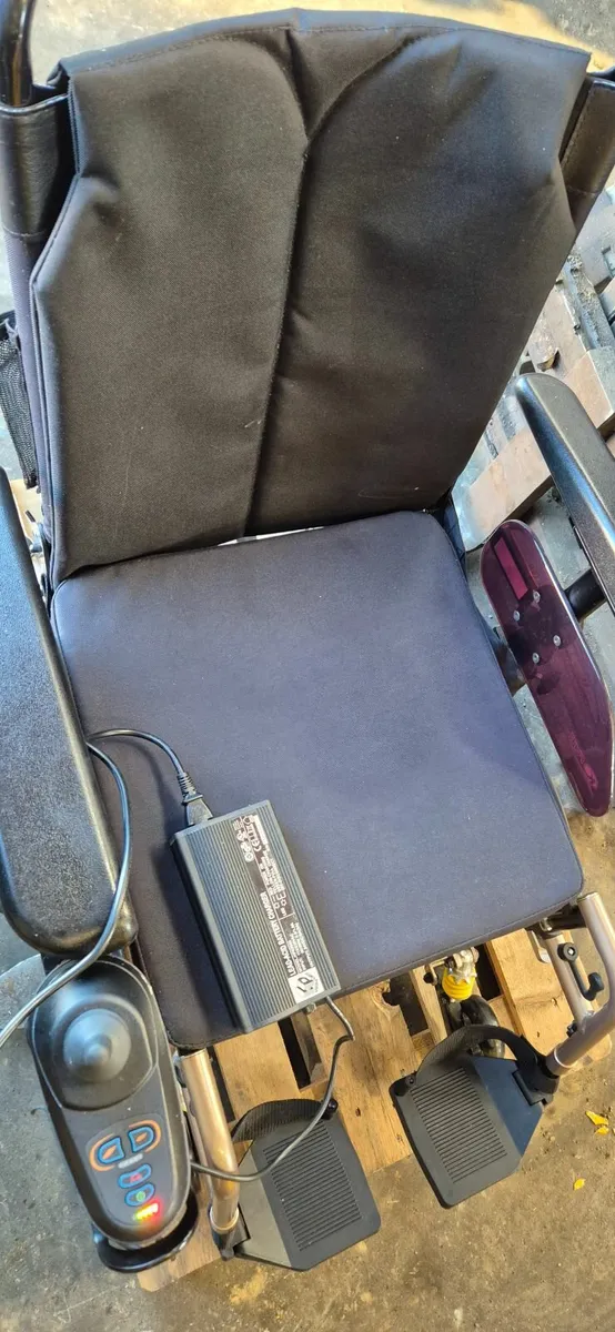 Electric wheelchair - Image 2