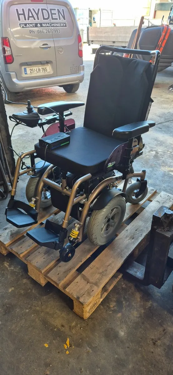 Electric wheelchair - Image 1