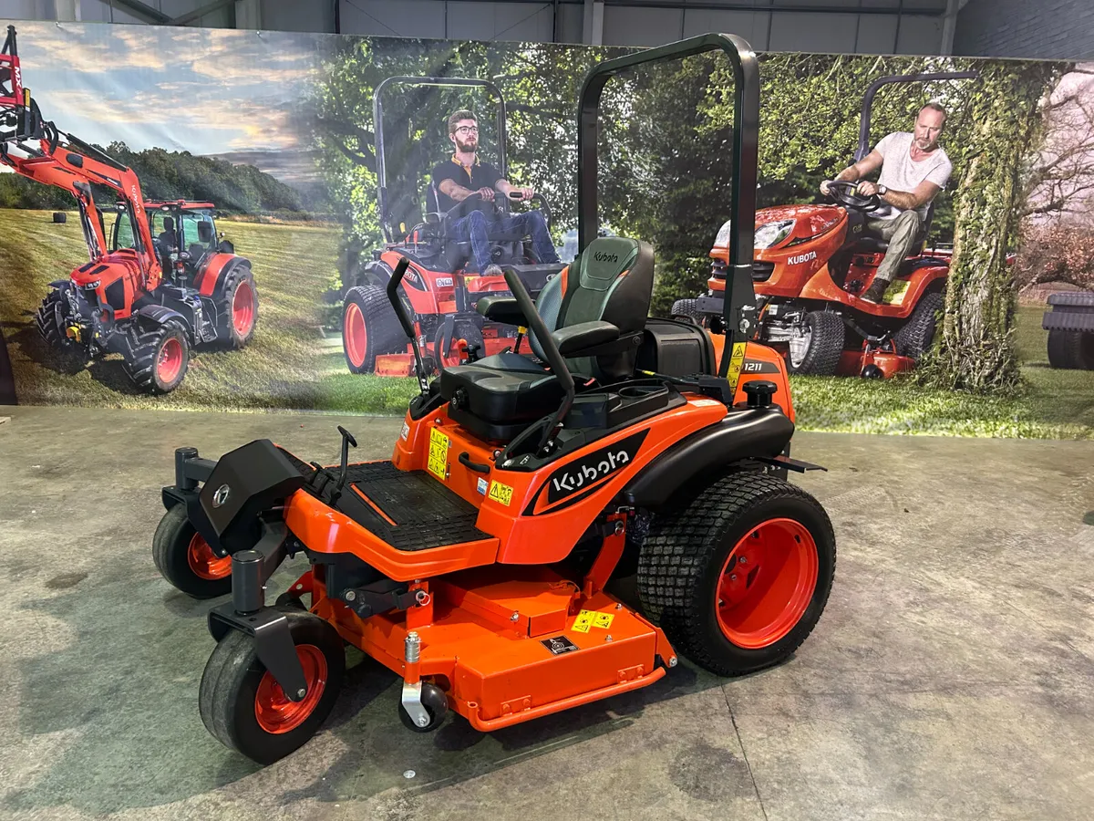 Kubota ZD1211 Diesel Zero Turn - Image 1