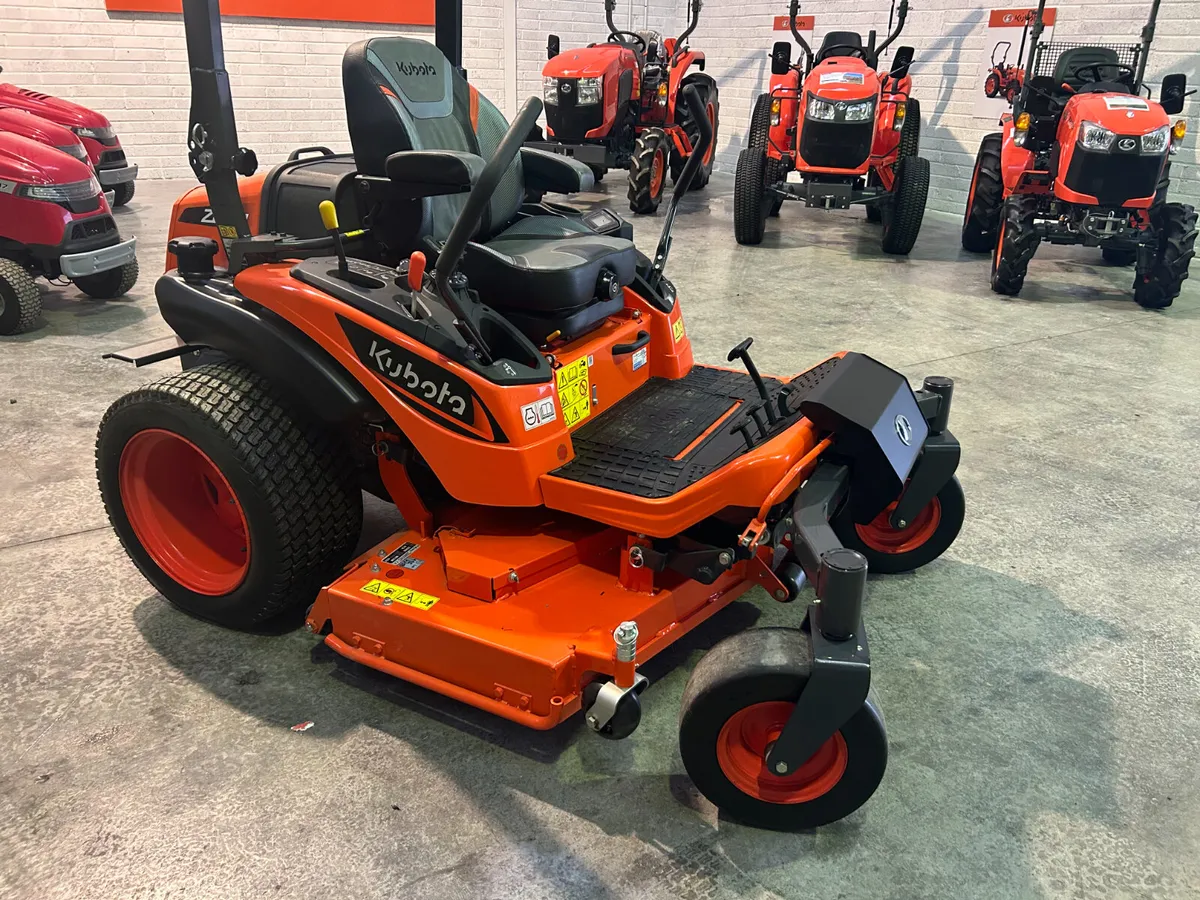 Kubota ZD1211 Diesel Zero Turn - Image 4