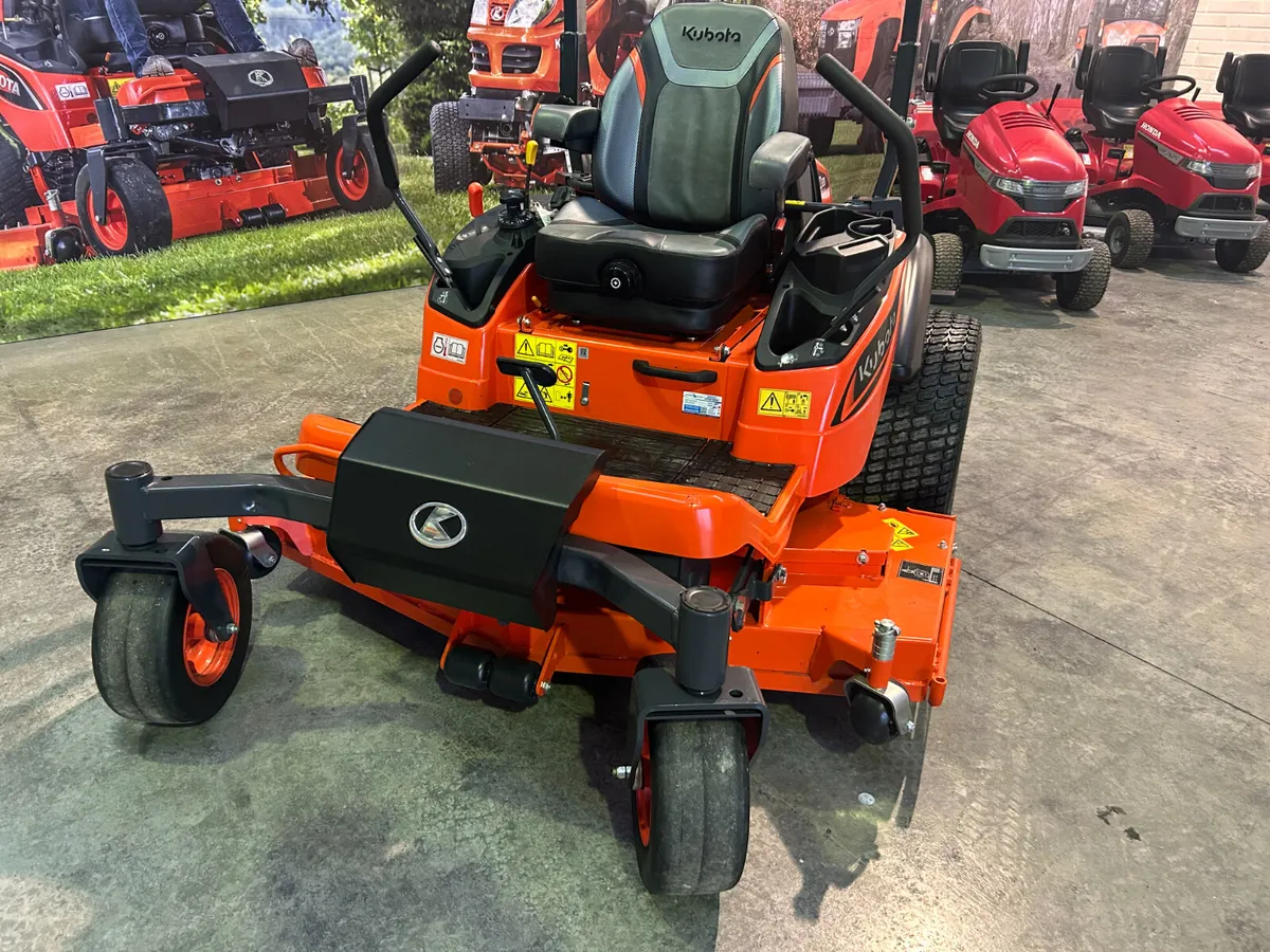 Kubota ZD1211 Diesel Zero Turn - Image 3