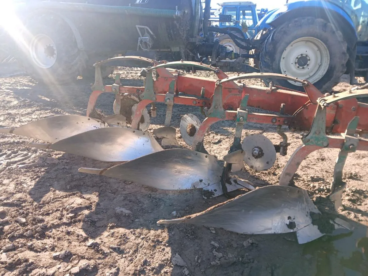 KVERNELAND PLOUGH - Image 1