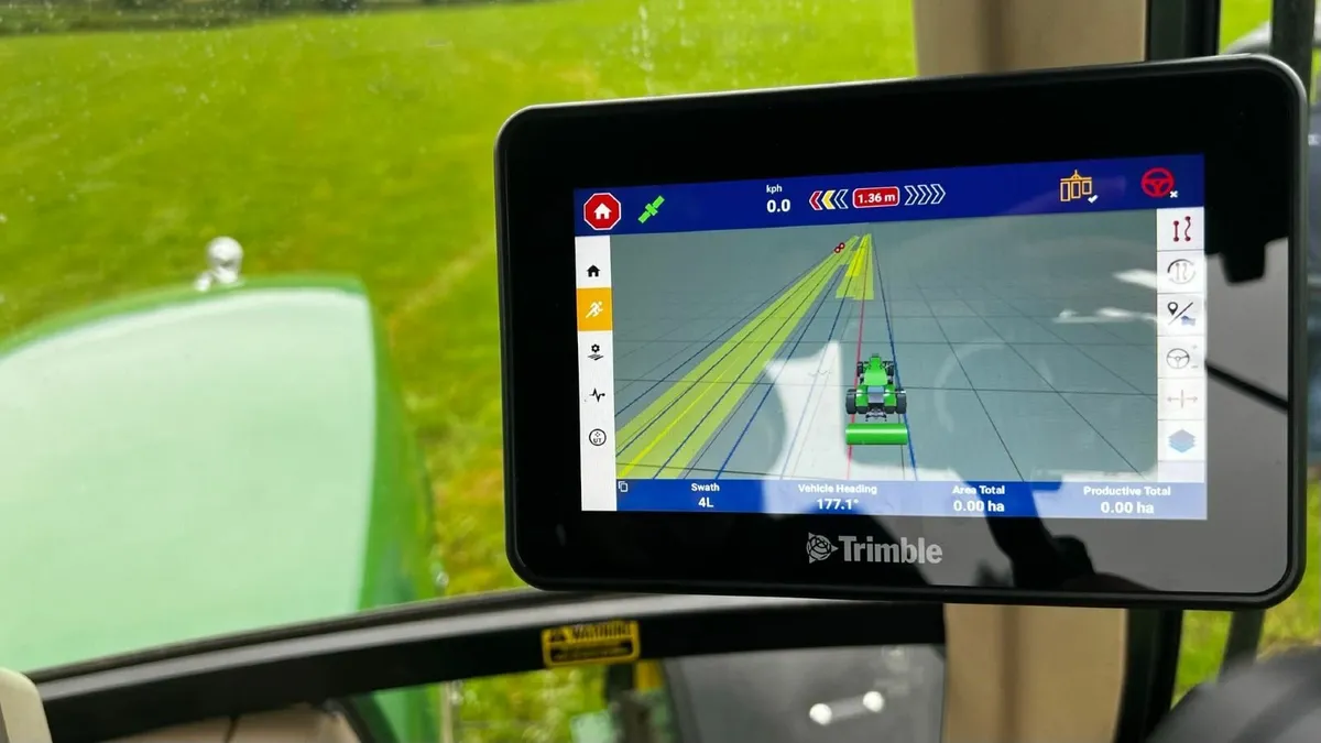 Trimble GPS -  GFX350 Display & Nav500 - Image 1