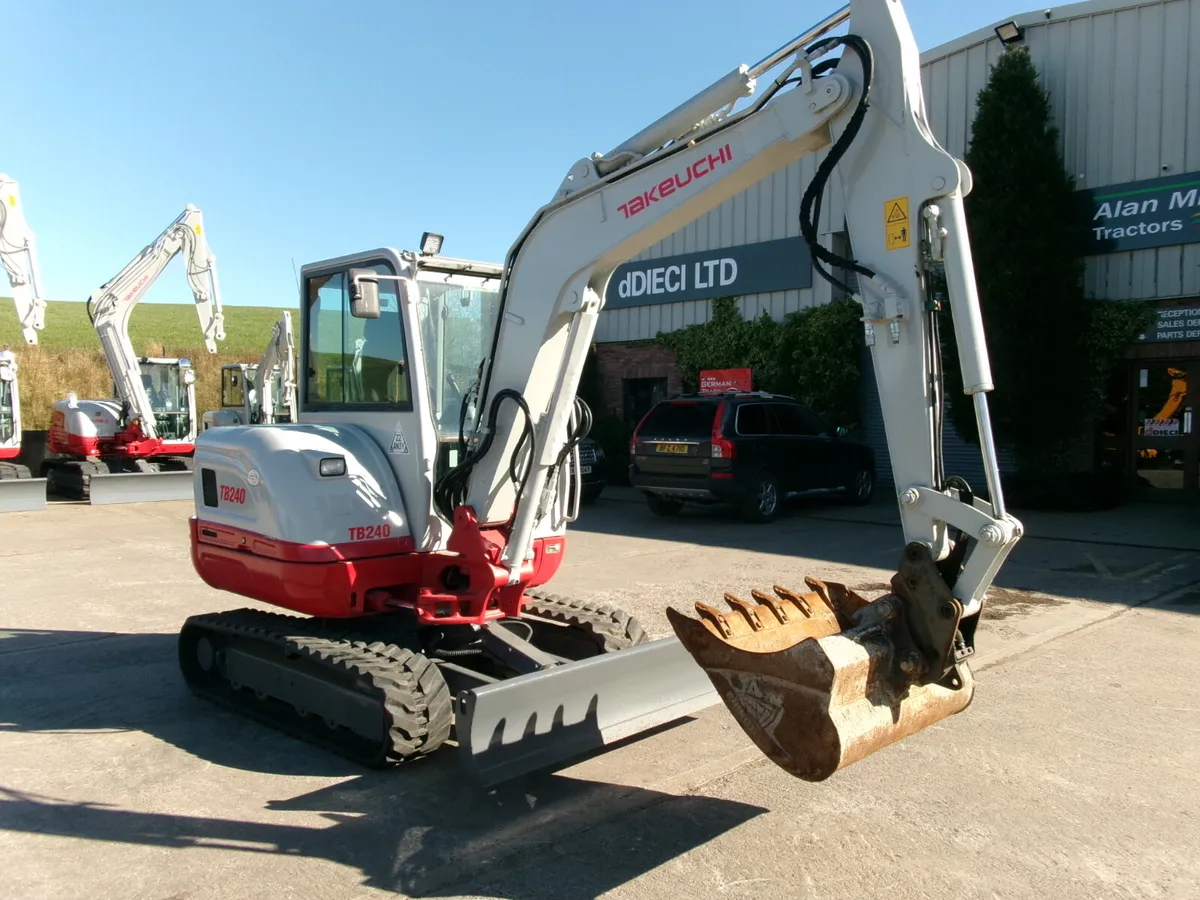 Takeuchi TB240 - Image 3
