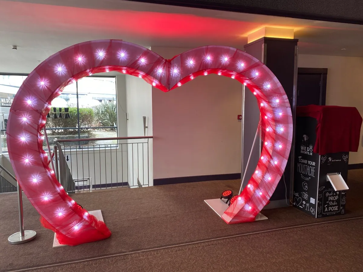 Large Light Up Love Heart - Image 1