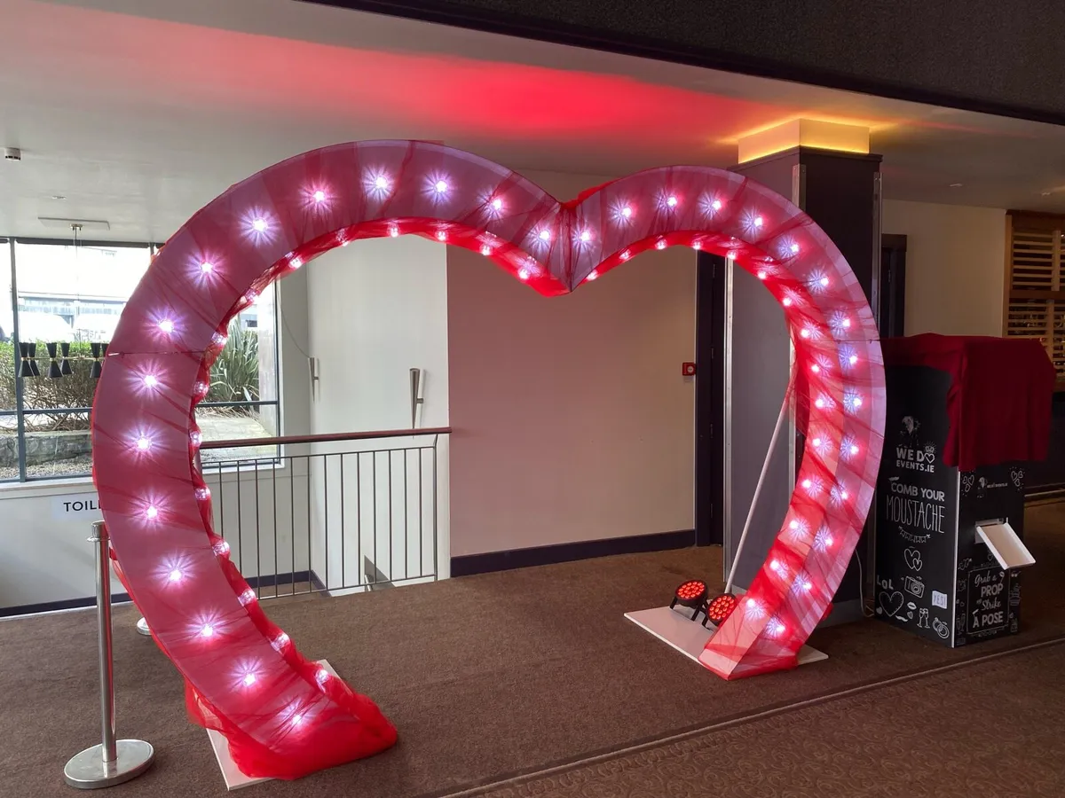 Large Light Up Love Heart - Image 2