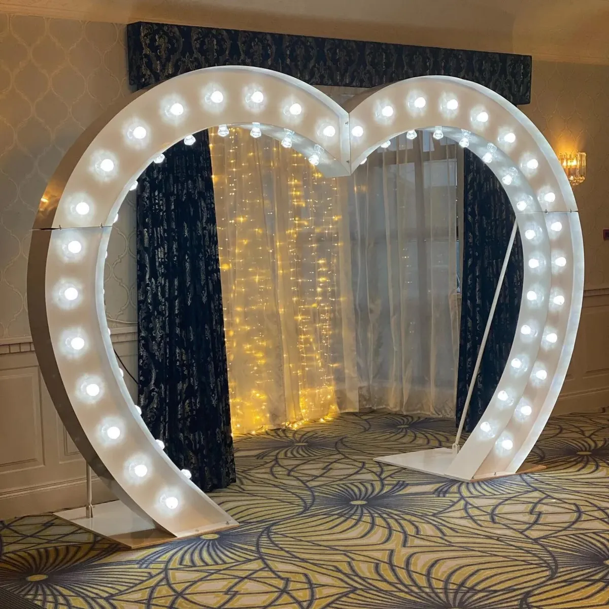 Large Light Up Love Heart - Image 3