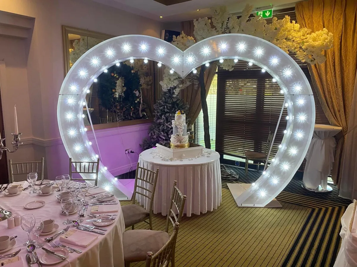 Large Light Up Love Heart - Image 4