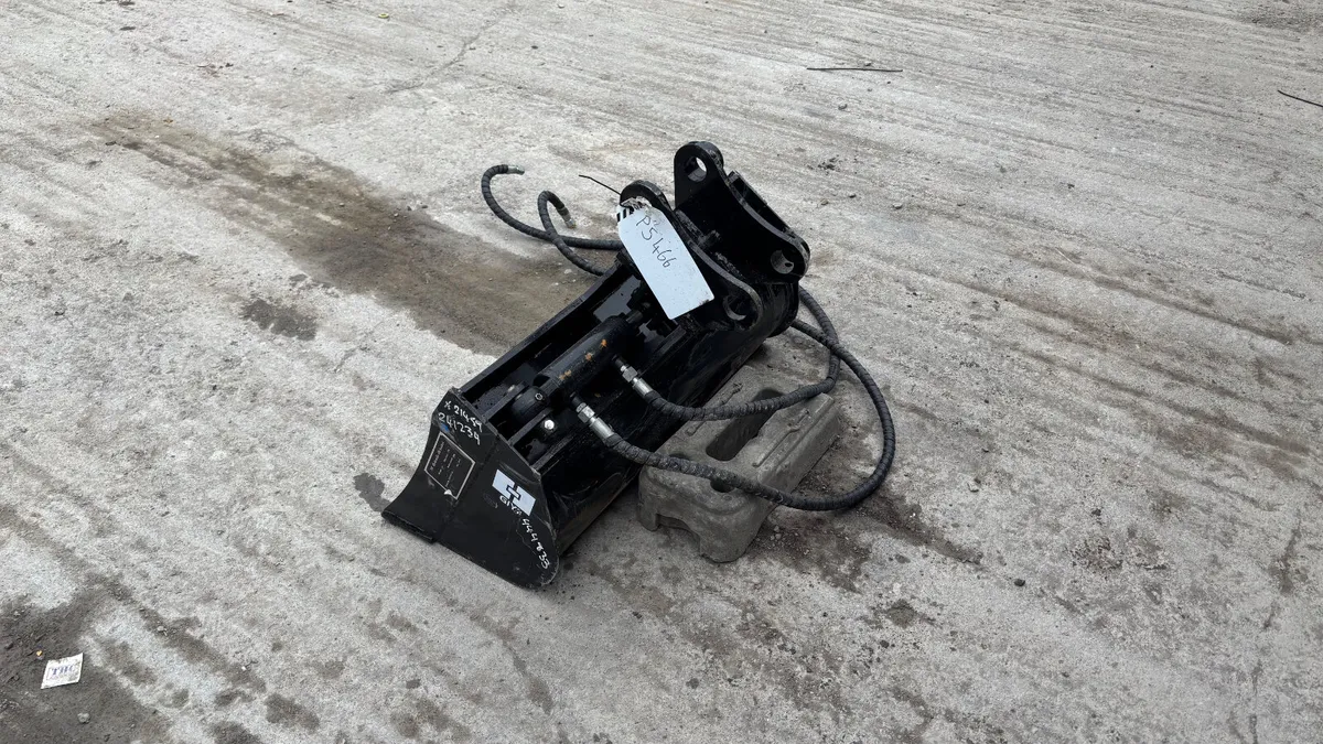 Captok 32” Hydraulic Tilting Bucket 25mm Pin - Image 3