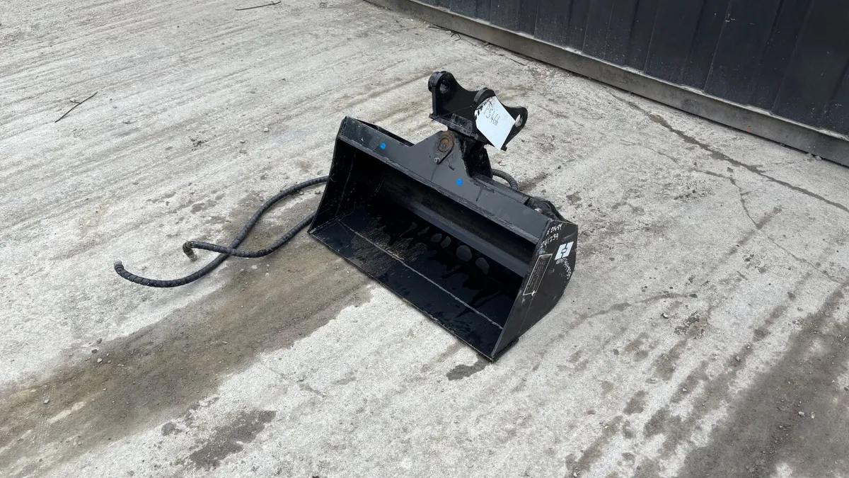 Captok 32” Hydraulic Tilting Bucket 25mm Pin - Image 2