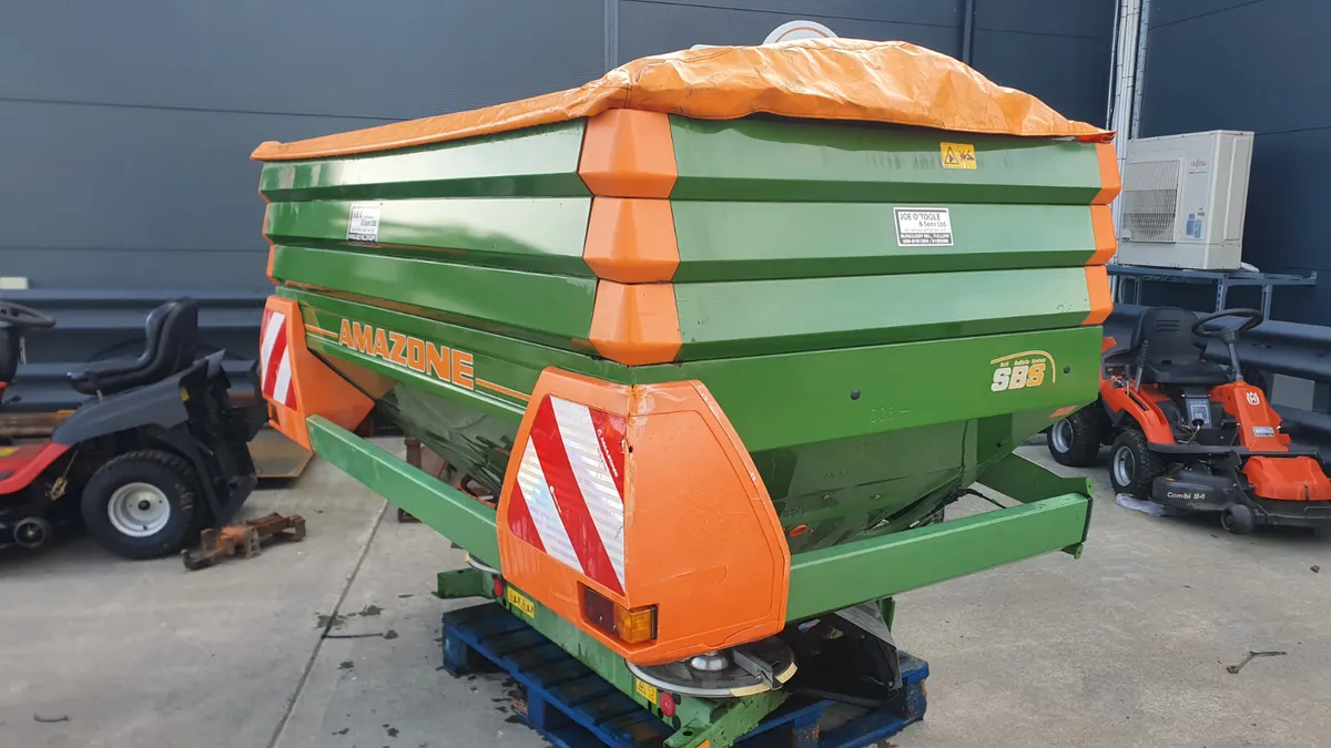 Zam 3000 Litre Fertilizer Spreader - Image 1