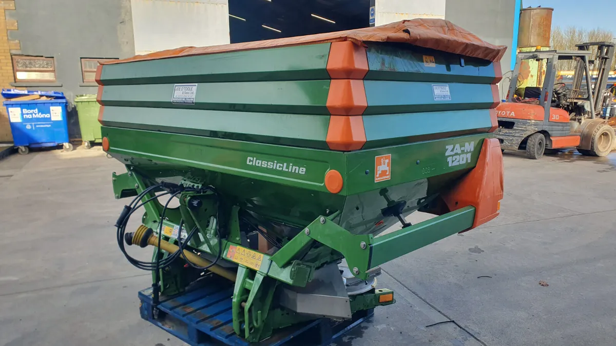 Zam 3000 Litre Fertilizer Spreader - Image 4