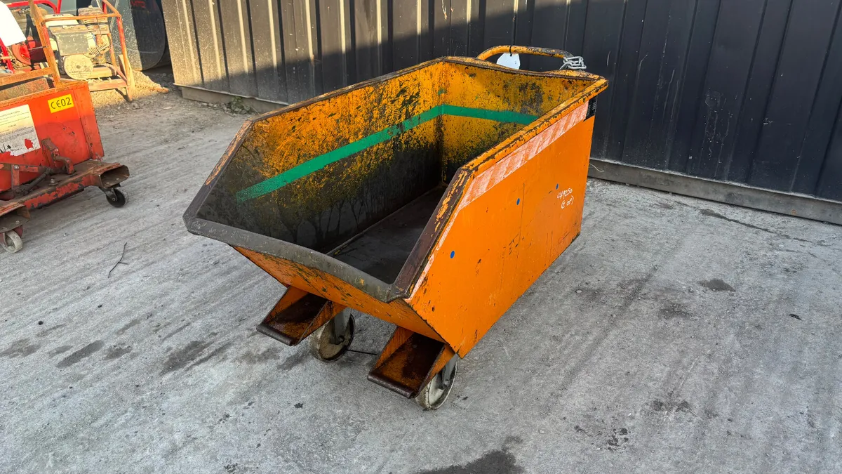 Tipping Skip to Suit forklift - Image 3
