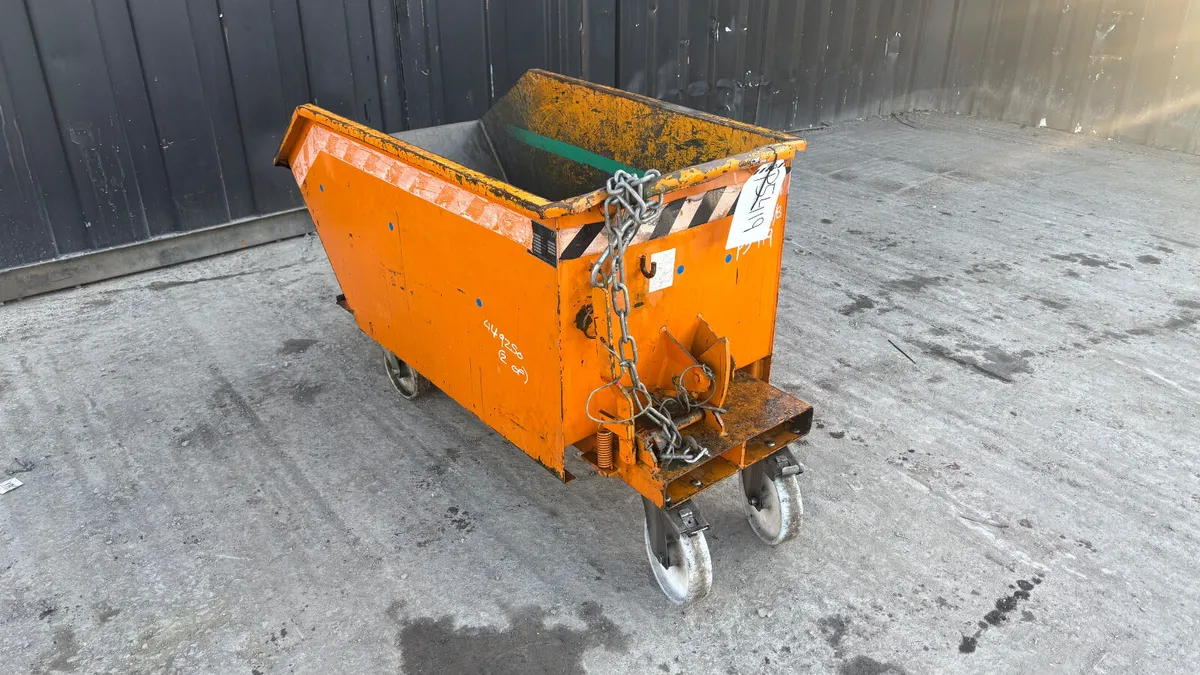 Tipping Skip to Suit forklift - Image 4