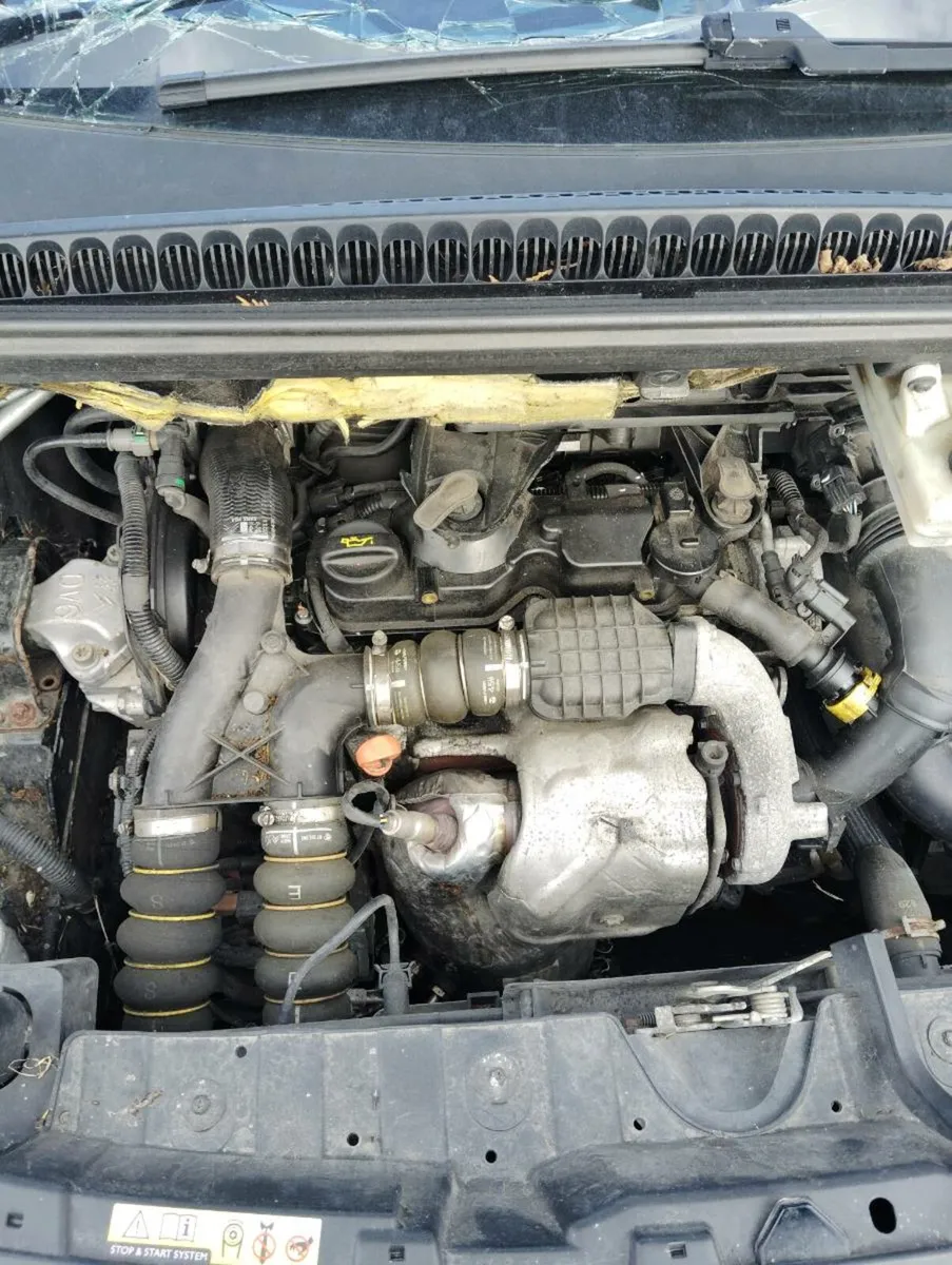 Breaking Peugeot 3008 2012 1.6hdi - Image 2