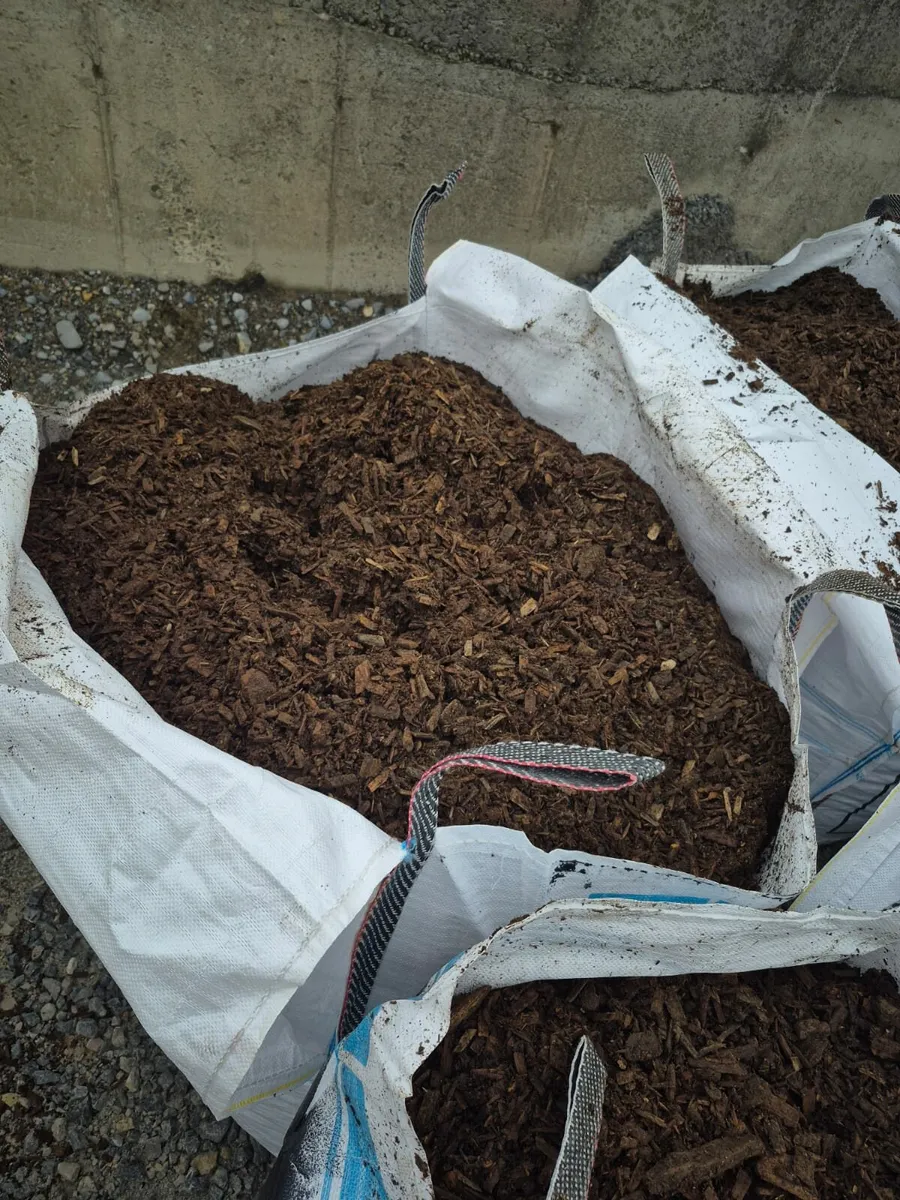 Top soil, Wood chip Mulch ,Sand&Gravel ,Grab Hire - Image 3