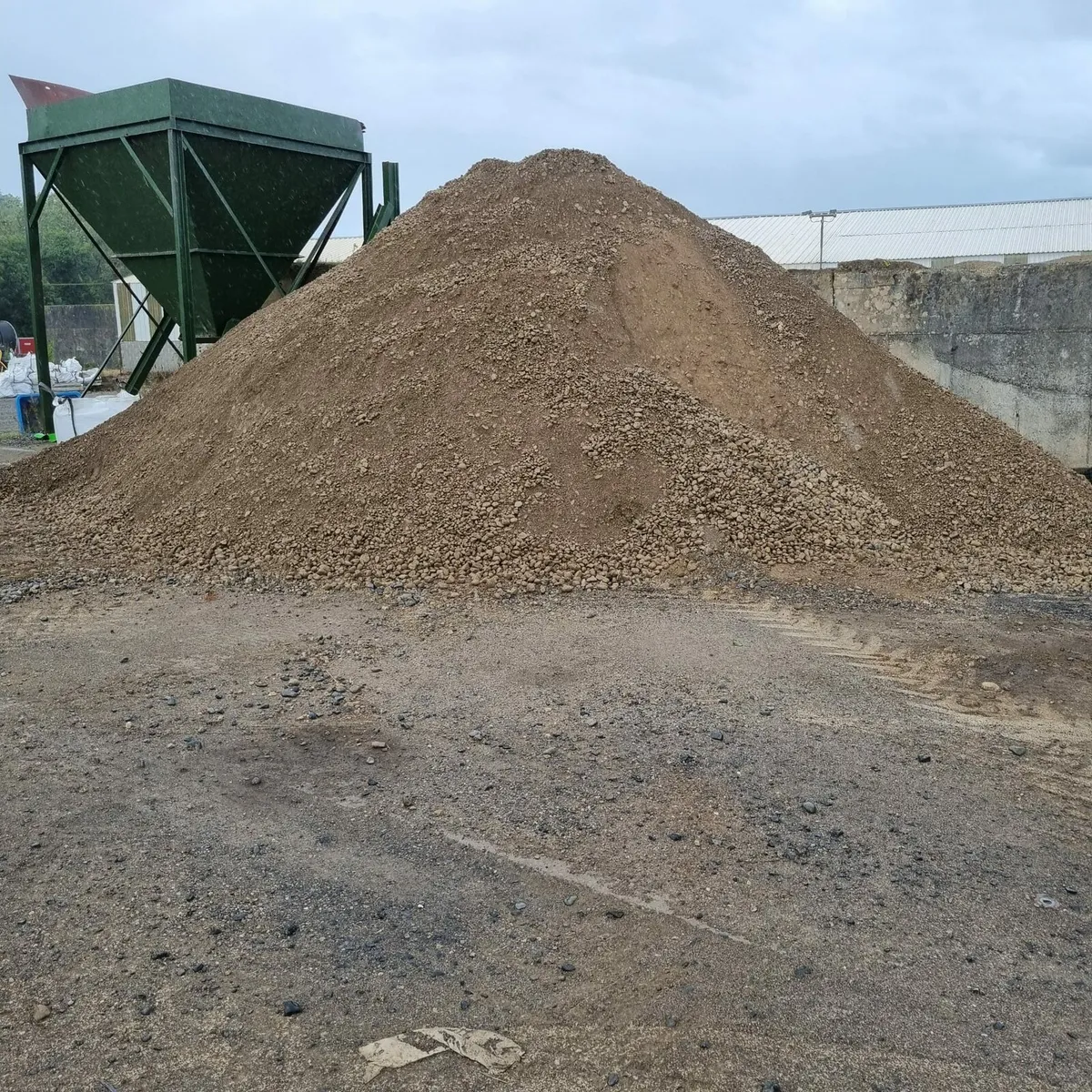 Top soil, Wood chip Mulch ,Sand&Gravel ,Grab Hire - Image 4